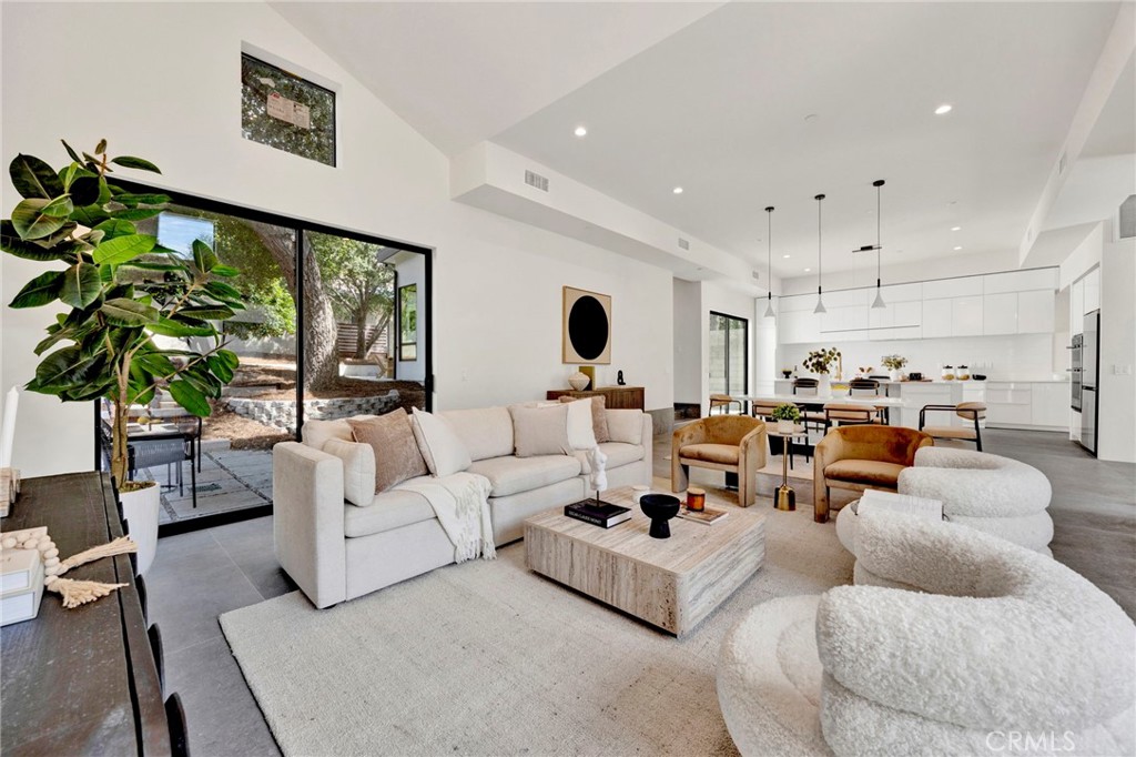 325 W Grandview Avenue