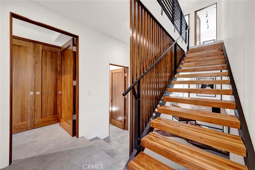 325 W Grandview Avenue