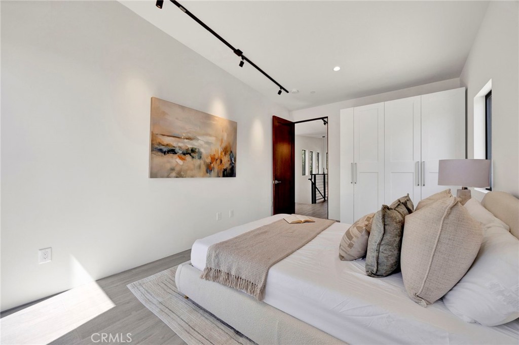 325 W Grandview Avenue