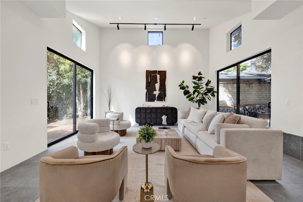 325 W Grandview Avenue