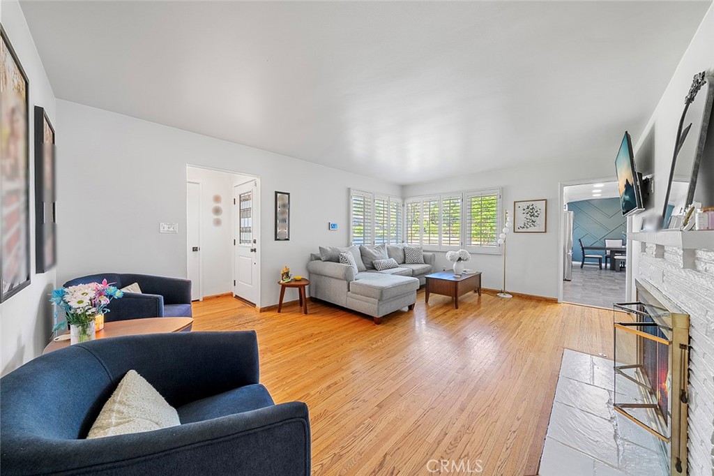 726 E Sierra Madre Avenue