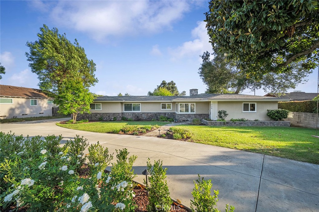 726 E Sierra Madre Avenue