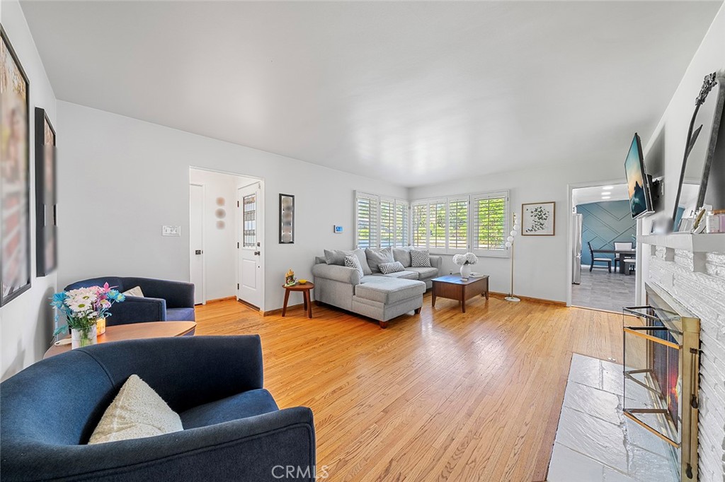 726 E Sierra Madre Avenue