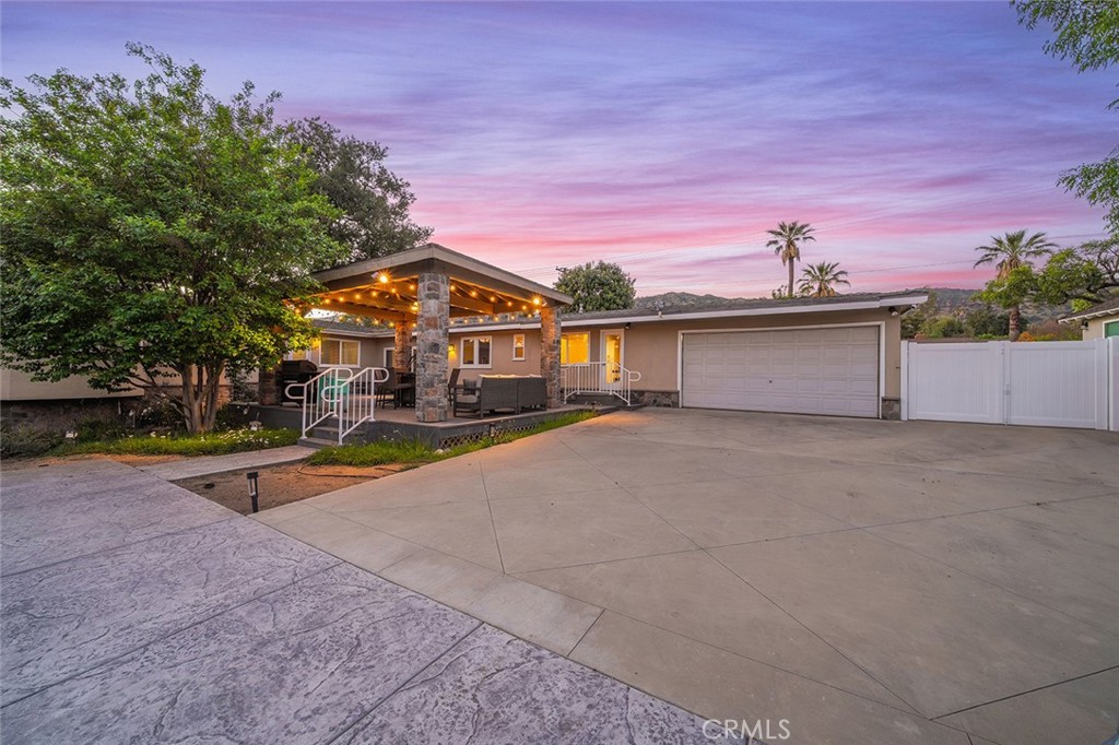 726 E Sierra Madre Avenue