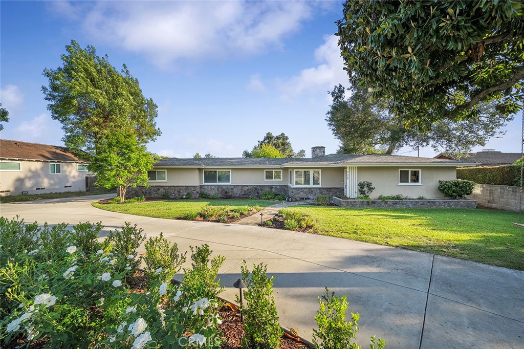726 E Sierra Madre Avenue