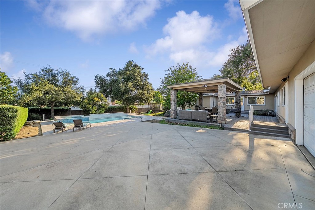 726 E Sierra Madre Avenue