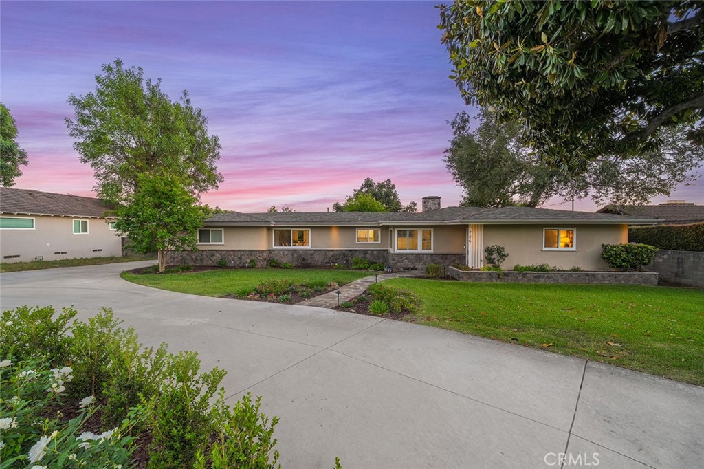 726 E Sierra Madre Avenue