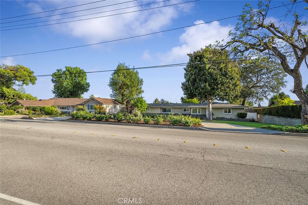 726 E Sierra Madre Avenue