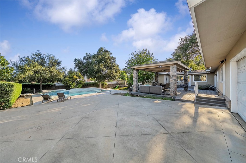 726 E Sierra Madre Avenue