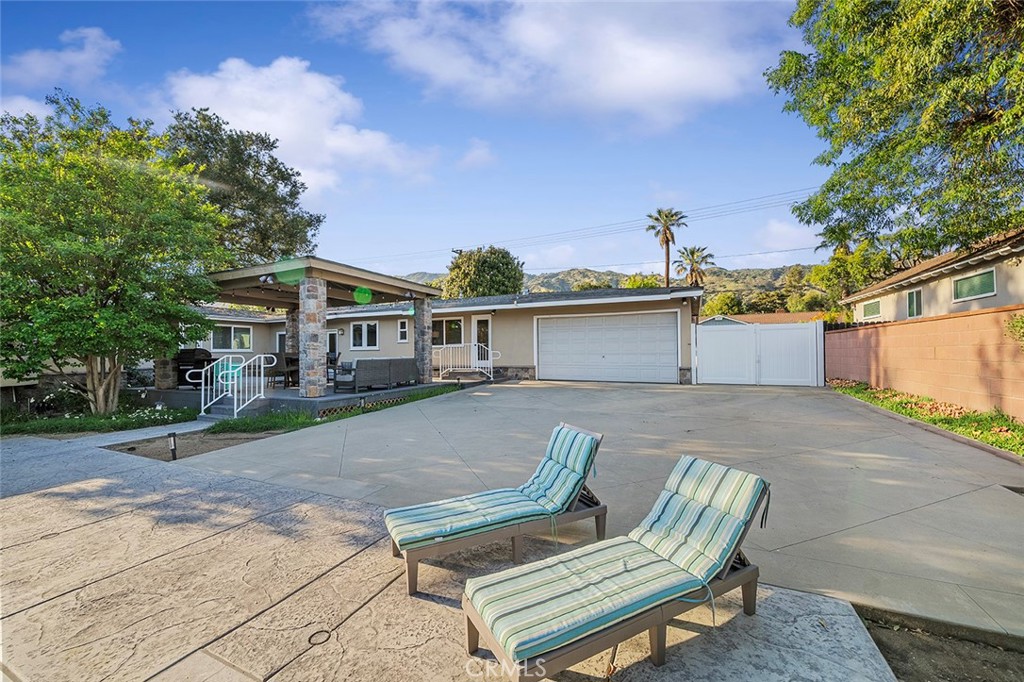 726 E Sierra Madre Avenue