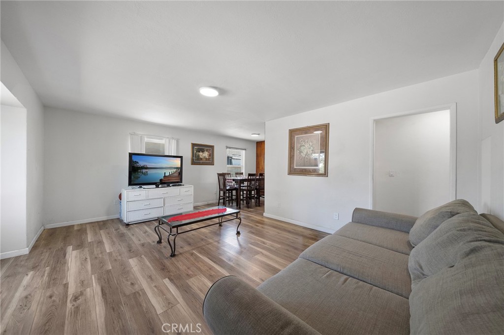 543 N Angeleno Avenue