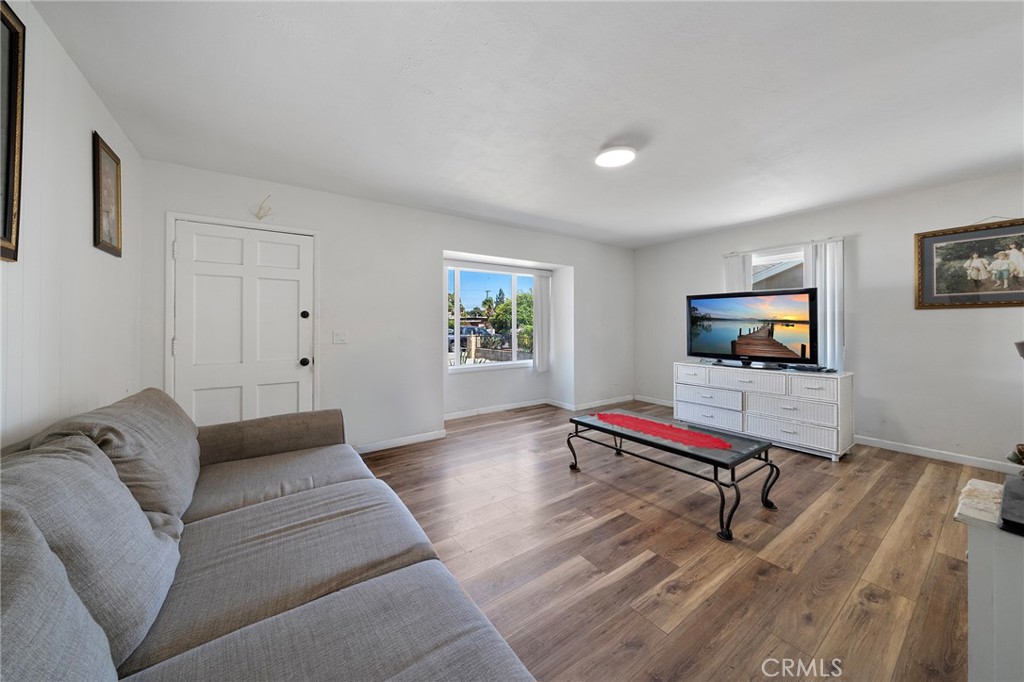 543 N Angeleno Avenue