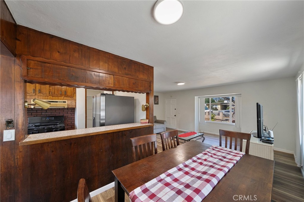 543 N Angeleno Avenue
