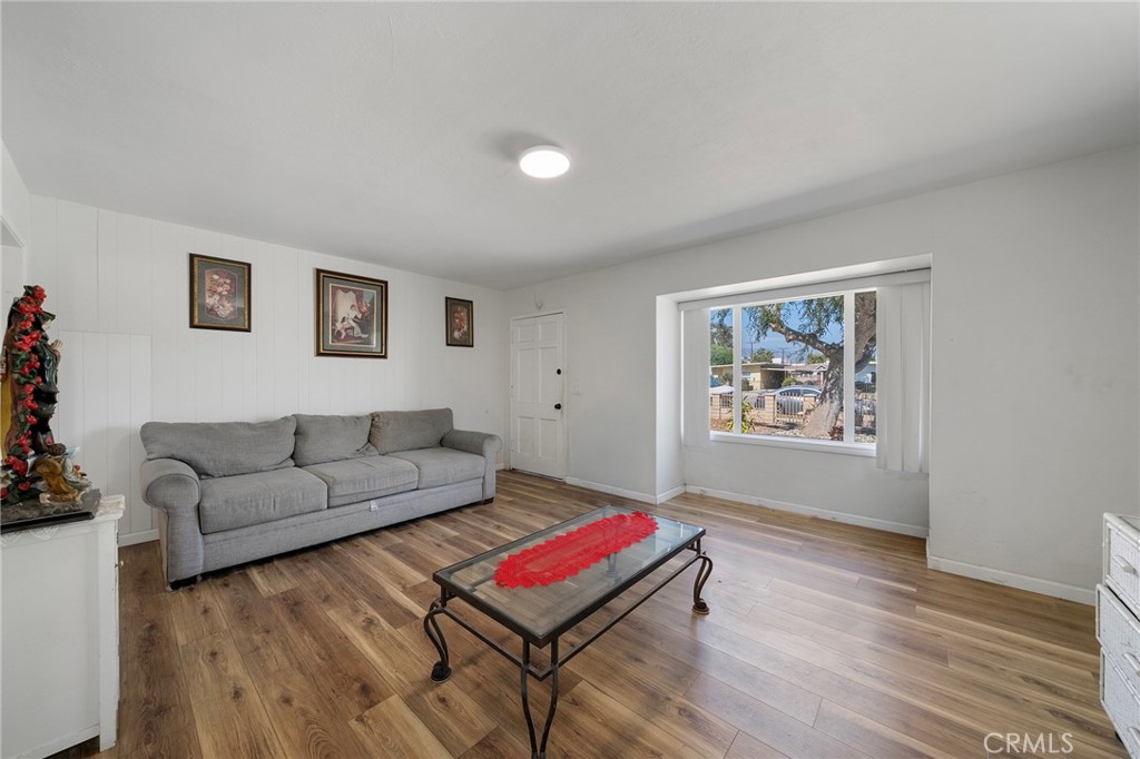 543 N Angeleno Avenue