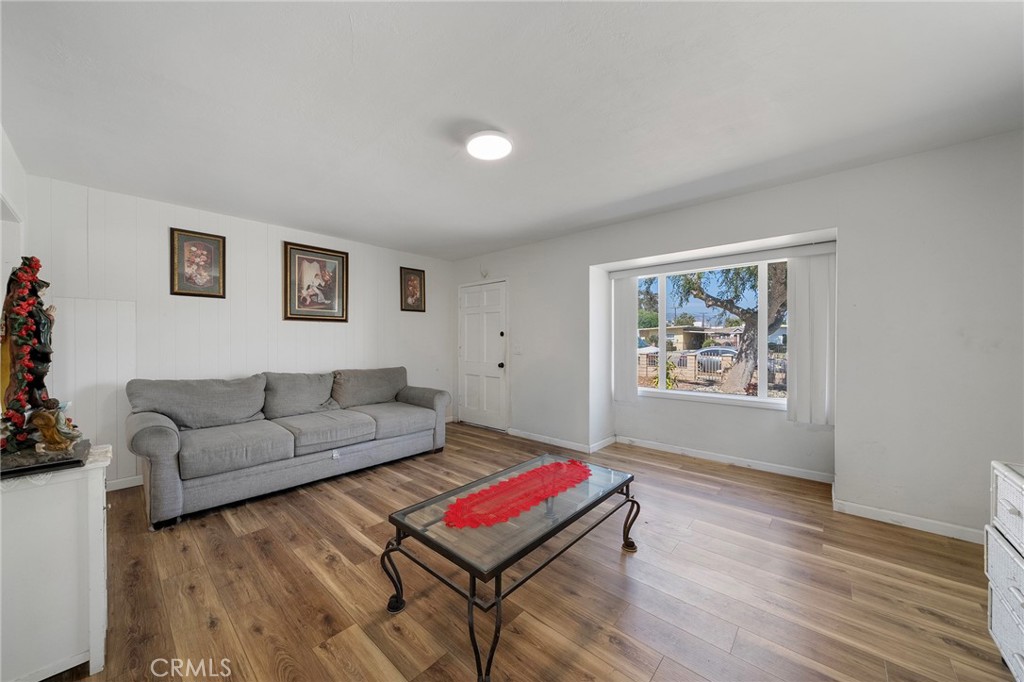 543 N Angeleno Avenue
