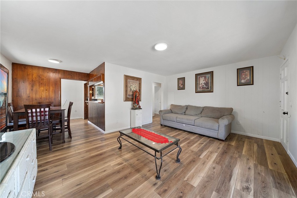543 N Angeleno Avenue