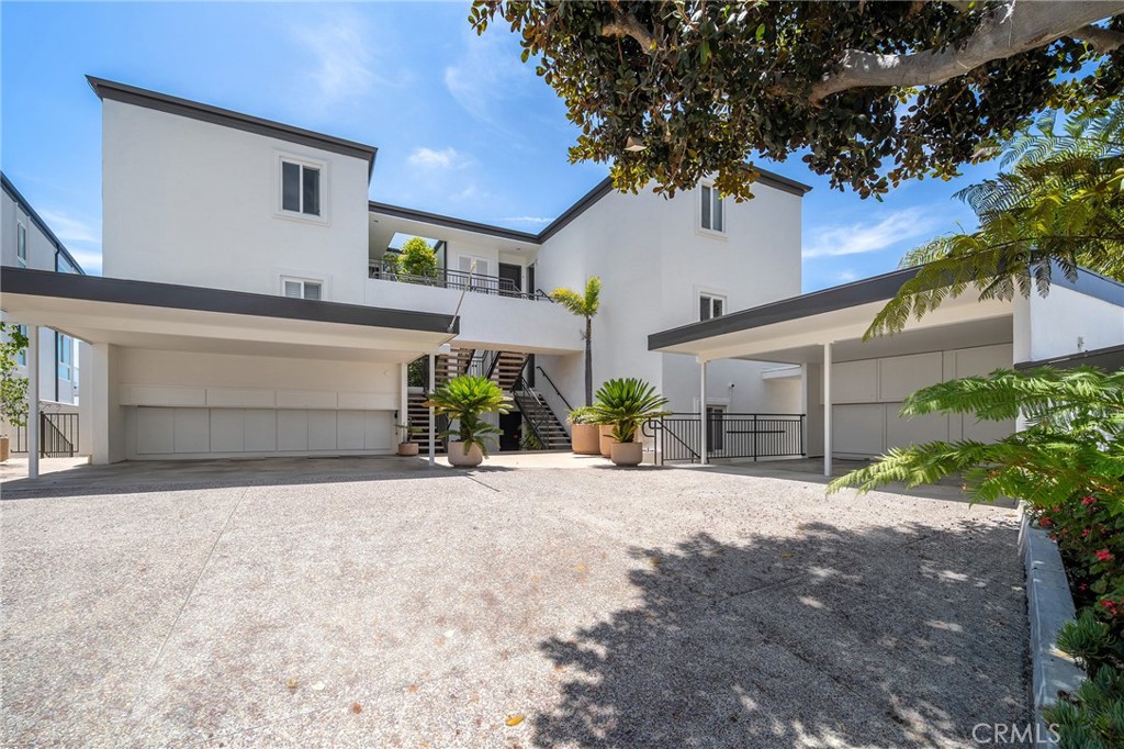 267 Avenida Lobeiro D