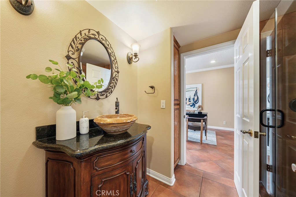 137 W Greystone Avenue