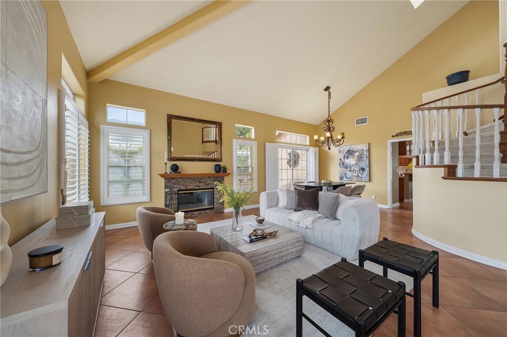 137 W Greystone Avenue