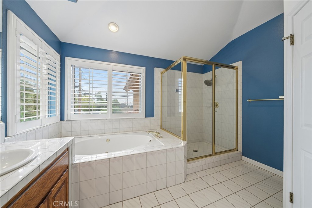 137 W Greystone Avenue