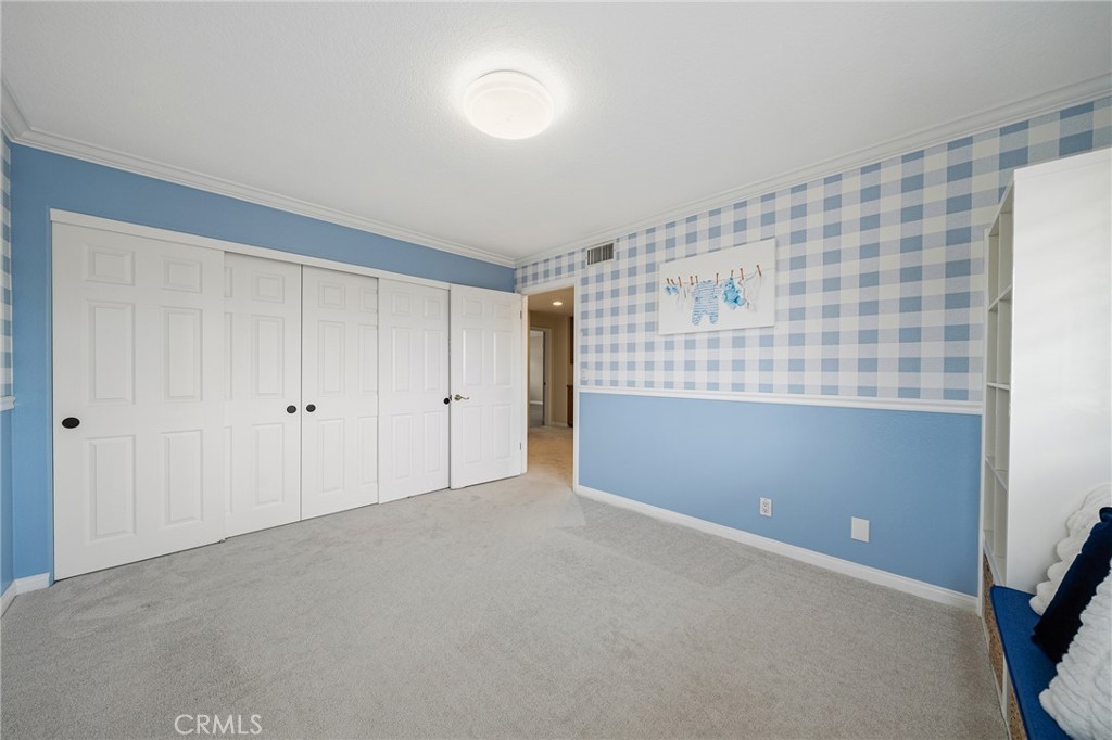 137 W Greystone Avenue
