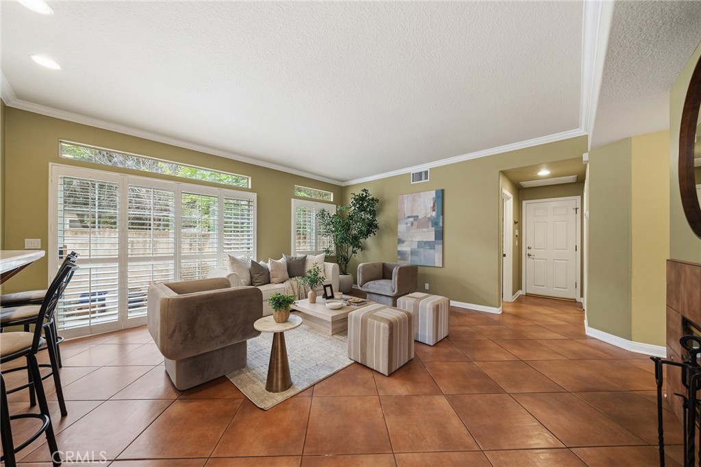 137 W Greystone Avenue