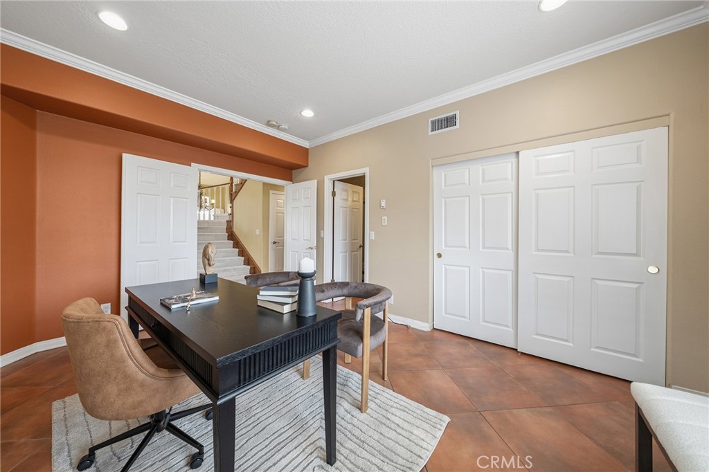 137 W Greystone Avenue