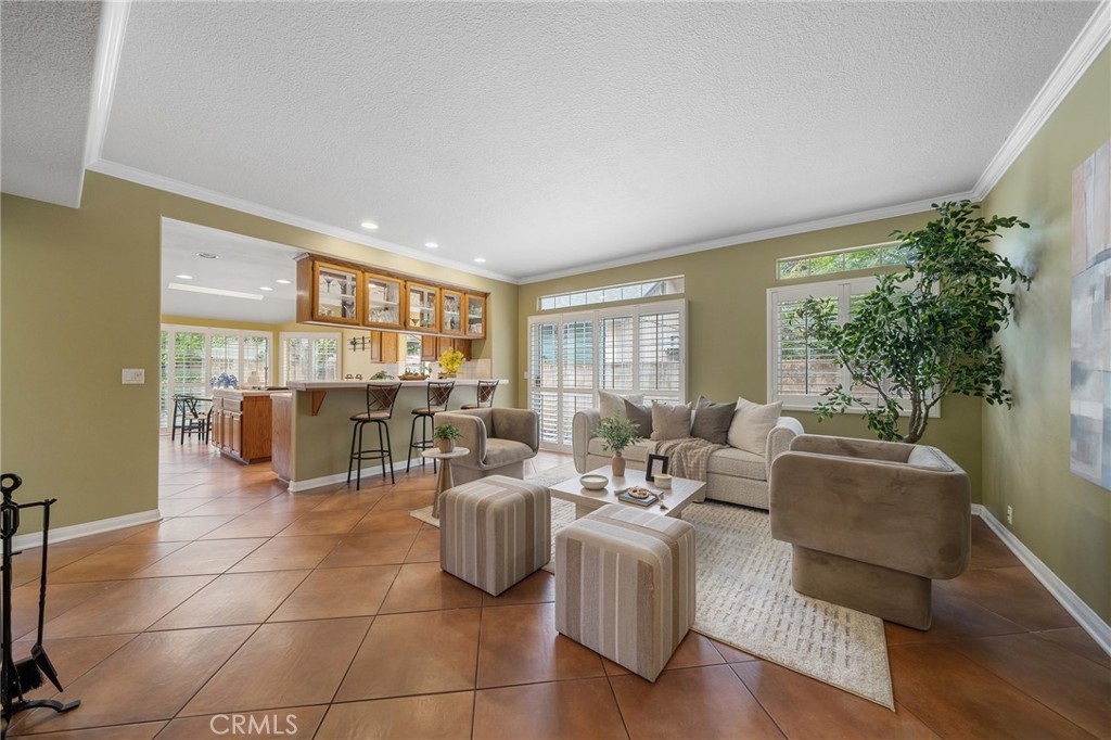 137 W Greystone Avenue