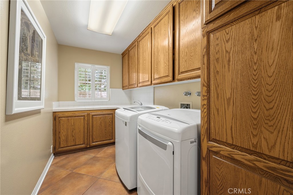 137 W Greystone Avenue