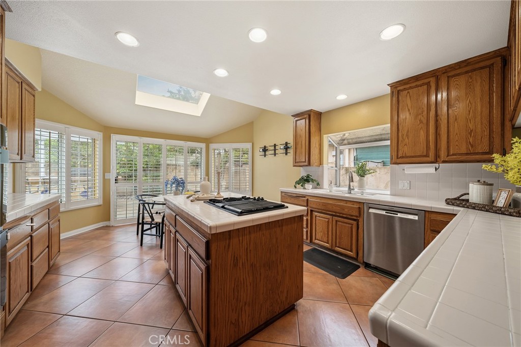 137 W Greystone Avenue