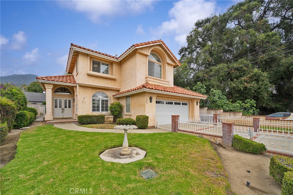 137 W Greystone Avenue