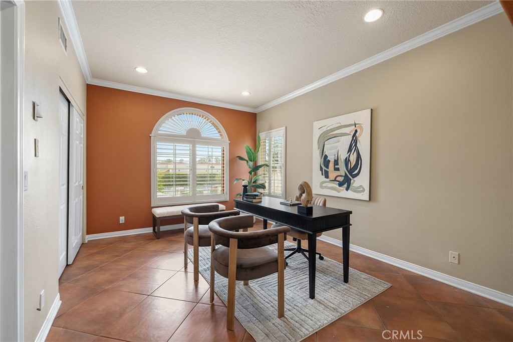 137 W Greystone Avenue