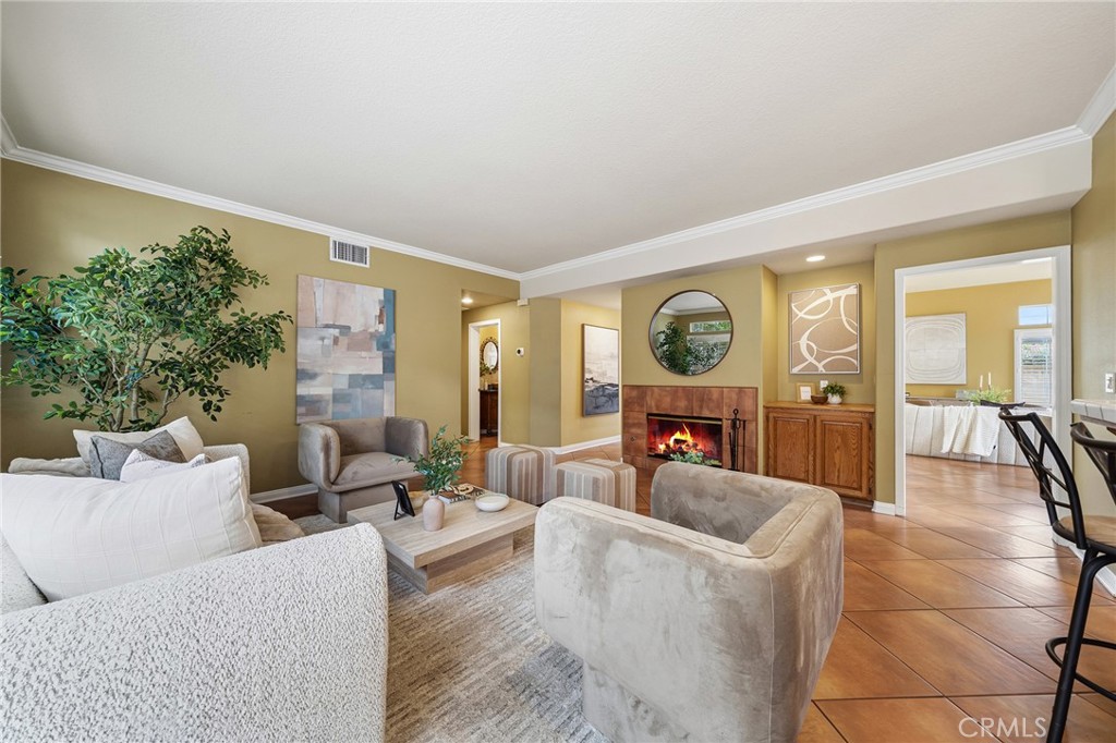 137 W Greystone Avenue