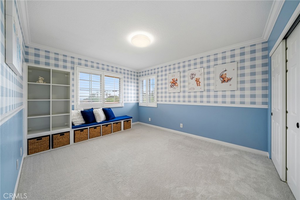 137 W Greystone Avenue