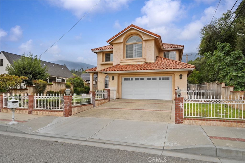 137 W Greystone Avenue