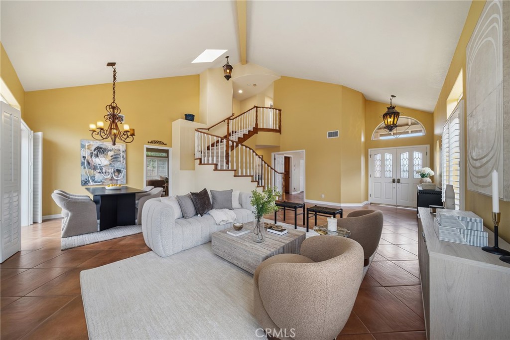 137 W Greystone Avenue