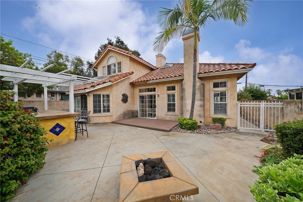 137 W Greystone Avenue