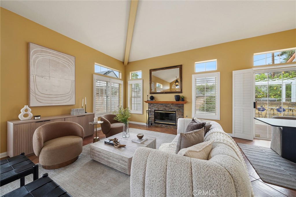 137 W Greystone Avenue