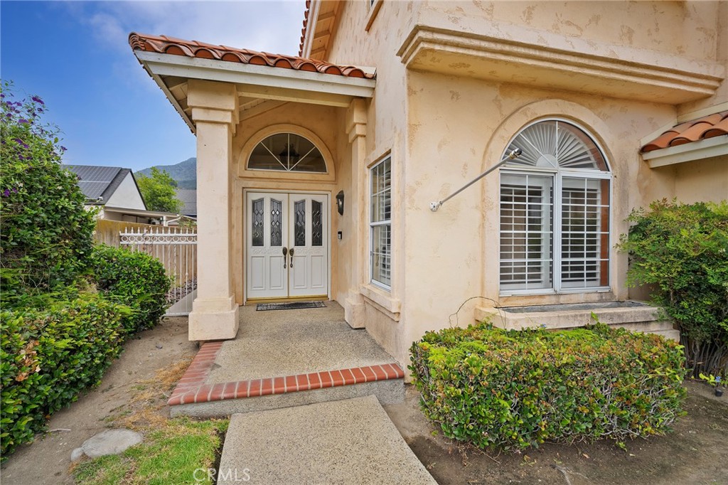137 W Greystone Avenue