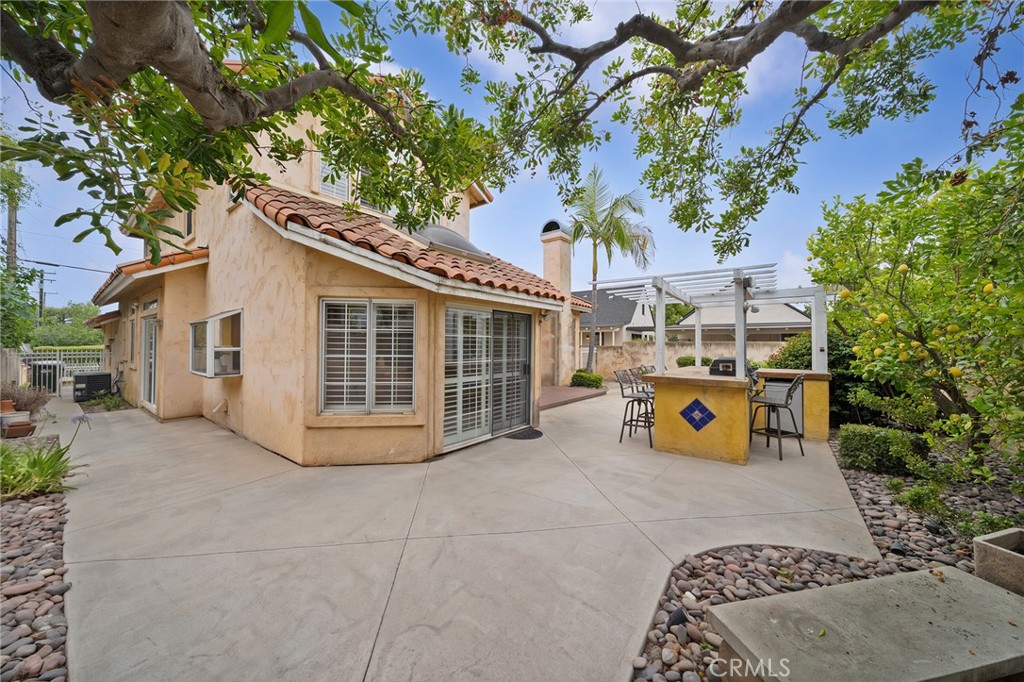 137 W Greystone Avenue