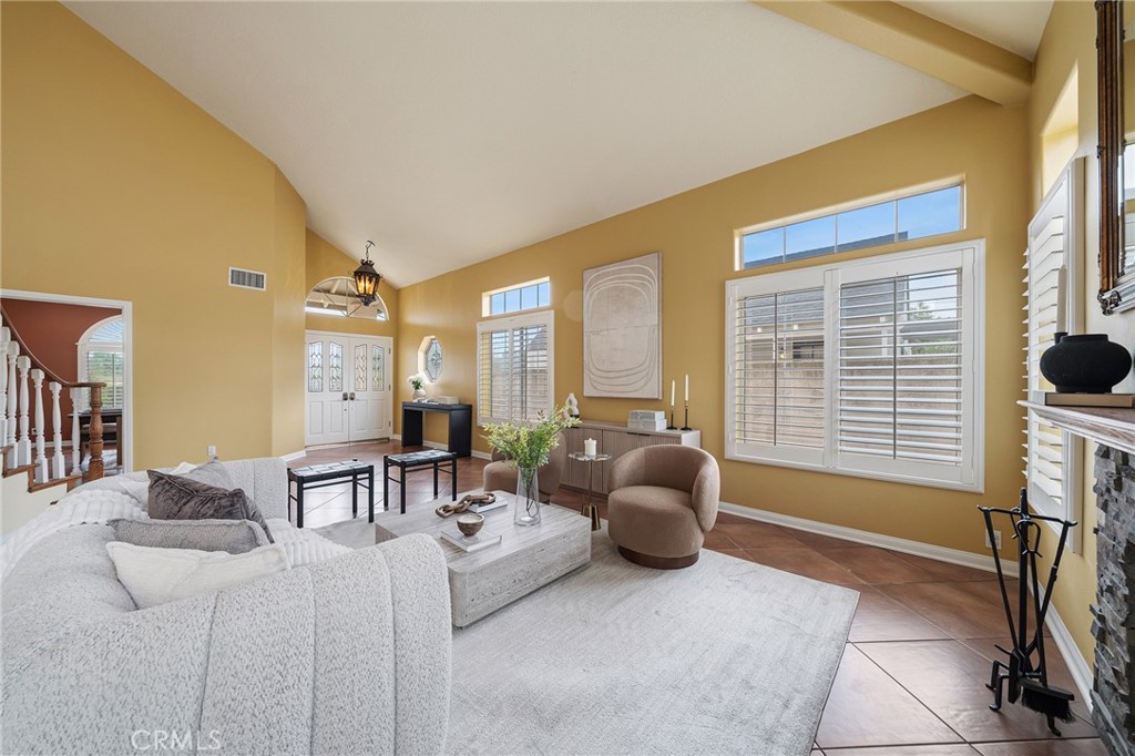 137 W Greystone Avenue