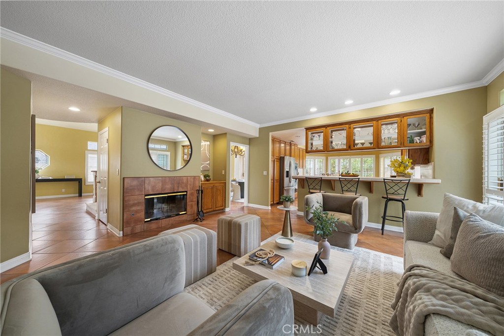 137 W Greystone Avenue
