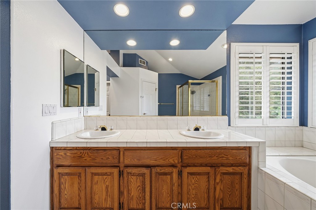137 W Greystone Avenue