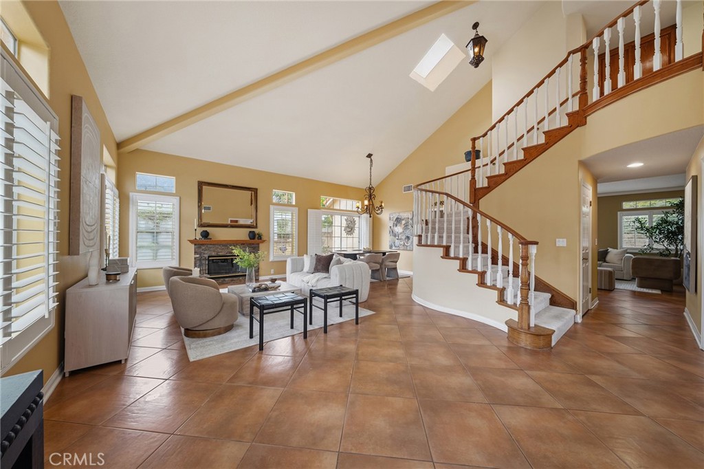 137 W Greystone Avenue