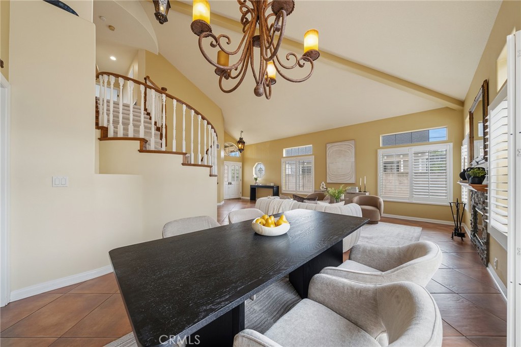 137 W Greystone Avenue