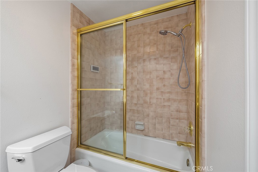 137 W Greystone Avenue