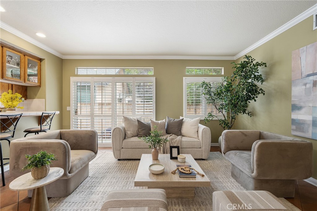 137 W Greystone Avenue