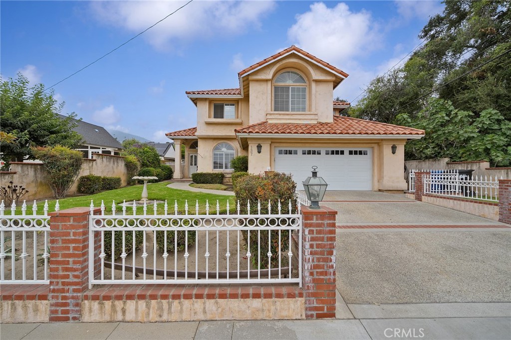 137 W Greystone Avenue
