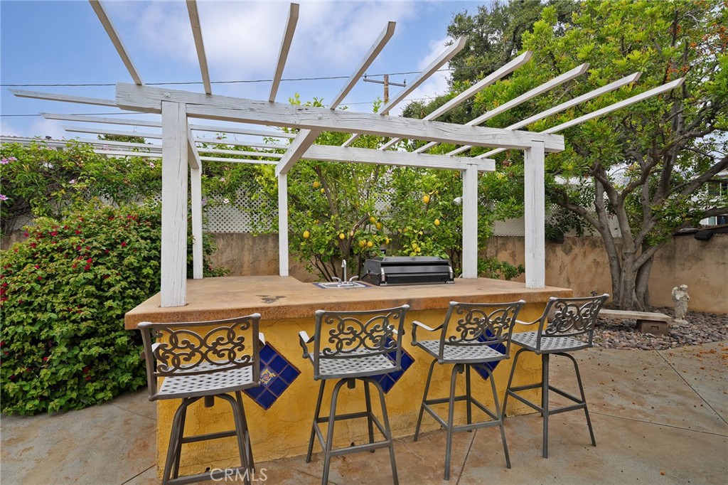137 W Greystone Avenue