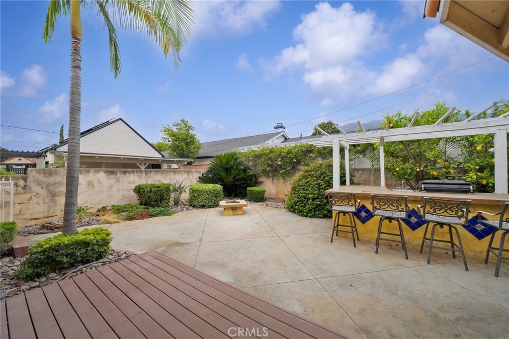 137 W Greystone Avenue